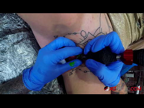 ❤️ Fìor tattooed hottie Sully Savage fhuair tattoo air a clitoris ❤️❌ Bhidio fucking leinn gd.watchhentai.ru ☑